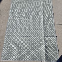 5' x 7' Indoor/ Outdoor rug