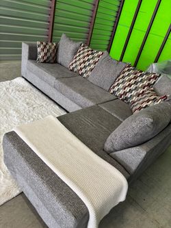 Nice sectional sofa couch (DELIVERY AVAILABLE)