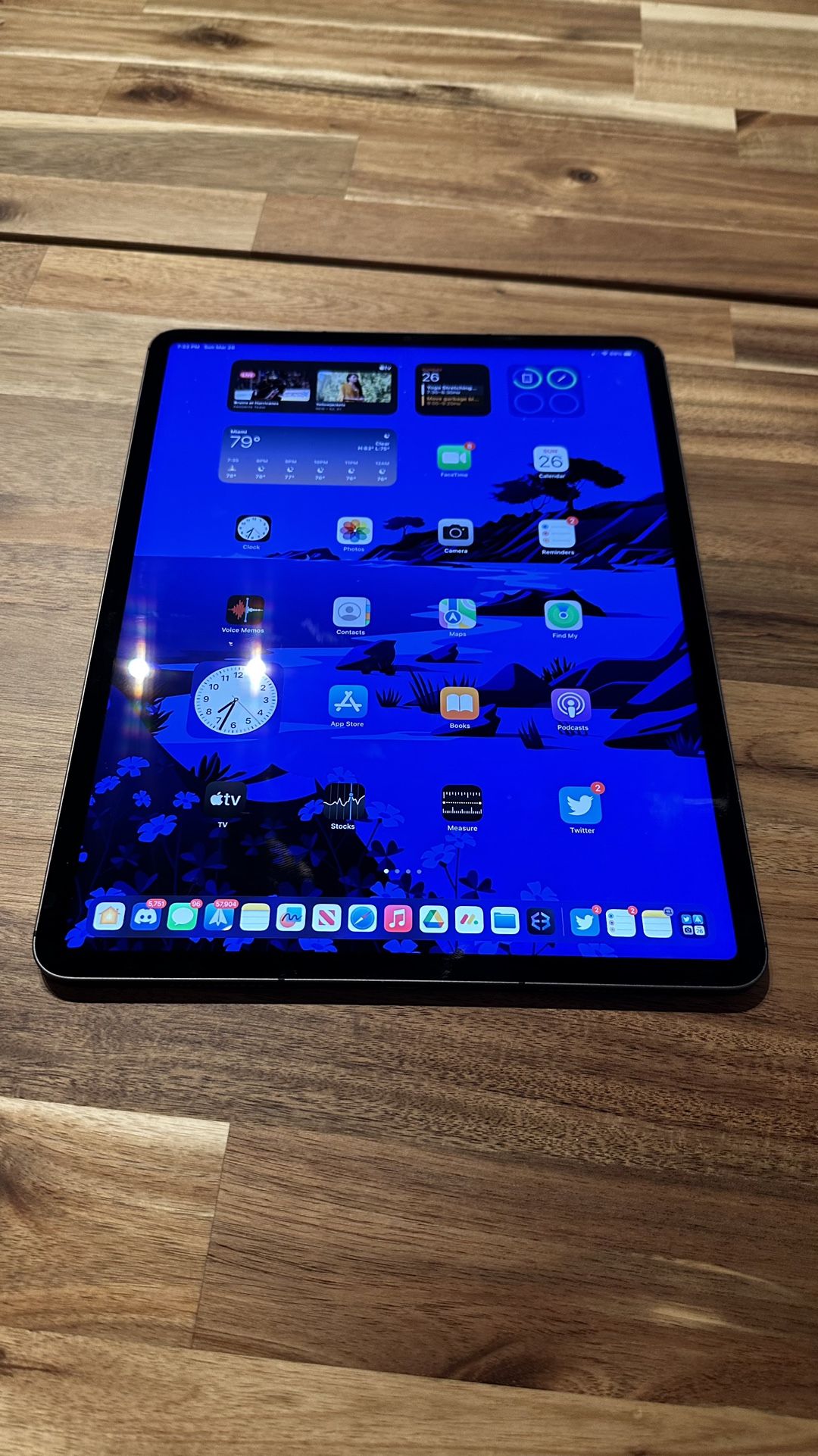 Apple iPad Pro M1 5th Gen 12.9 Wifi + 5G Cellular UNLOCKED for Sale in Miami, FL OfferUp