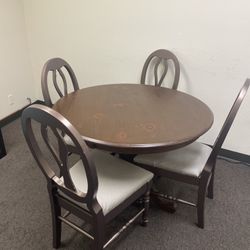Dining table set