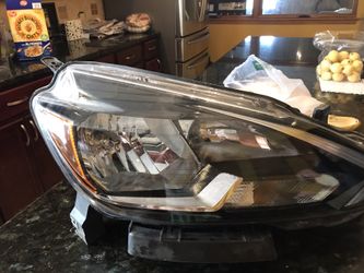 2018 Nissan Sentra right headlight