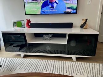 Entertainment media tv console