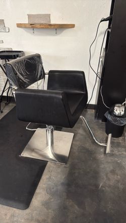 Salon chair