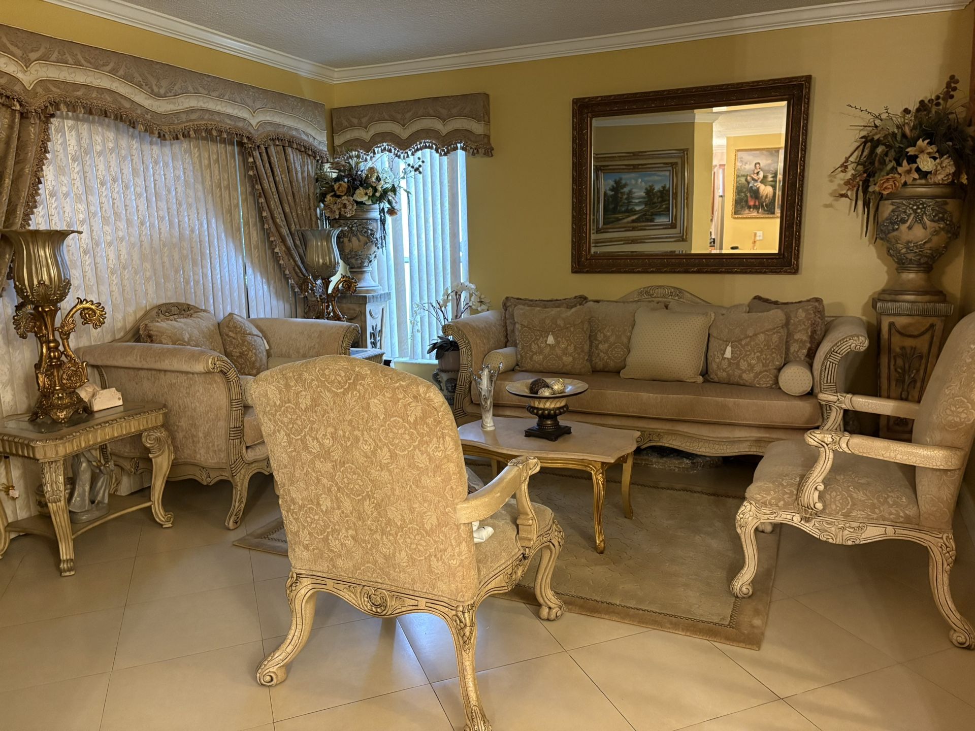 Classic Sofa Set