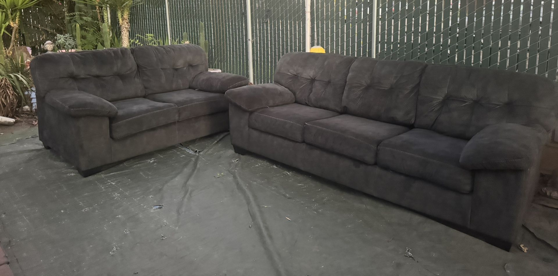 Dark Grayish Black couch, Good Condition Clean We Sell All The Time Delivery $40 Local