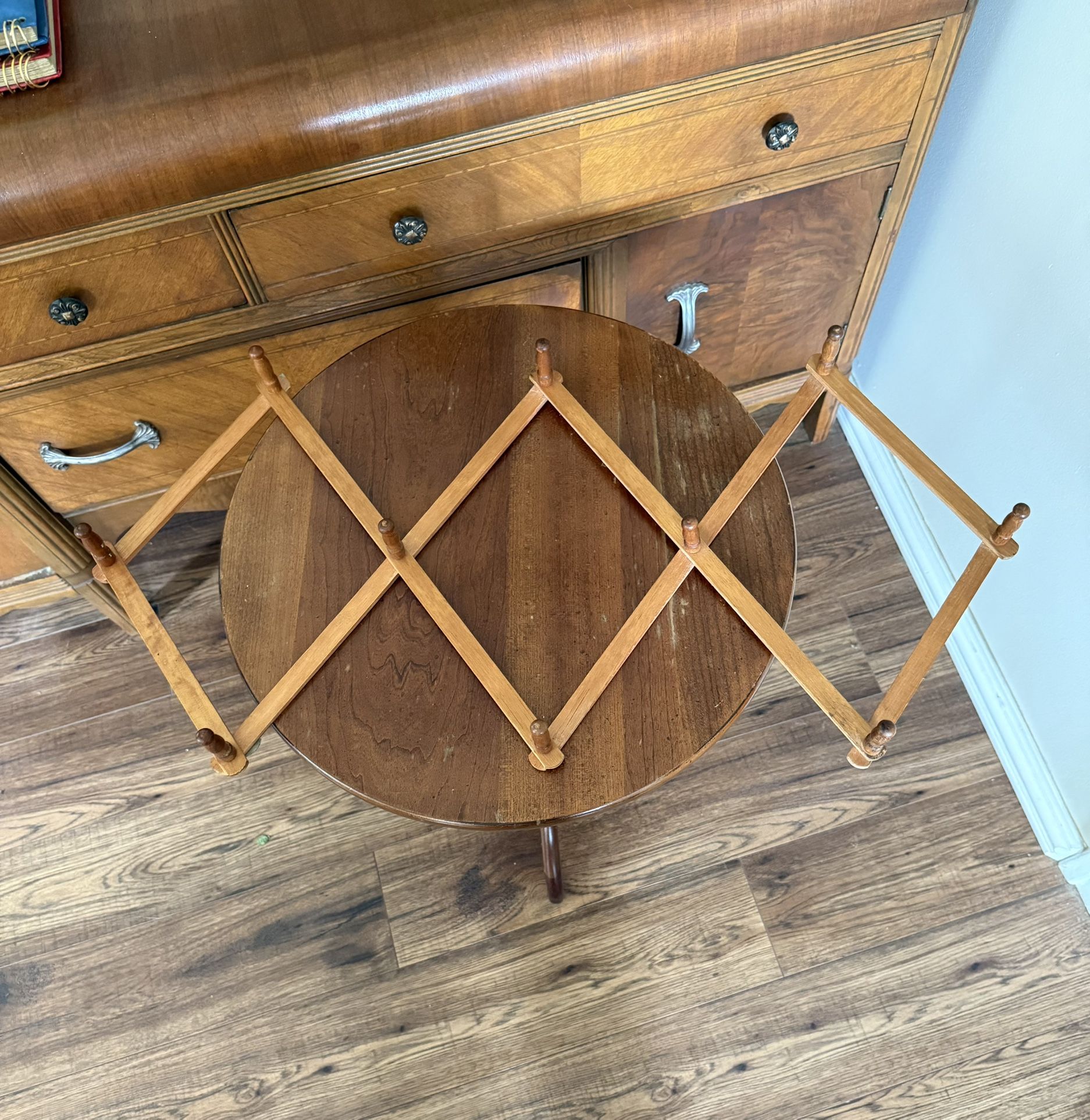 The VTG 10 Peg Wooden Accordian Style Folding Expandable Hat or Coat Rack is a vintage-style wall-mounted coat and hat rack made of brown wood. It fea