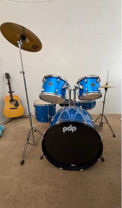 Pdp drum set with meinl cymbals