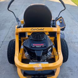 Cub Cadet 42in Zero turn NEW KAWASKI ENGINE 