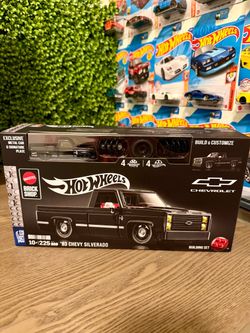 Mattel Hot Wheels Brick Shop '83 Chevy Silverado Building Set