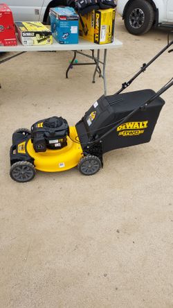 DEWALT
21 in. 150cc Briggs and
Stratton 625ex Engine Rear
Wheel Drive 2-in-1 Gas Self
Propelled Walk Behind Lawn
Mower