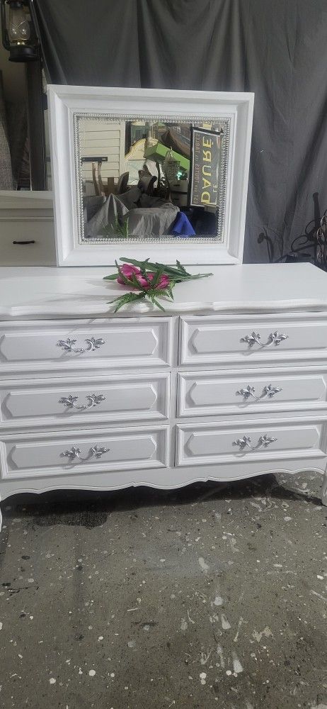 Beautiful Farmhouse Dresser With Beaded Mirror Solid Wood Perfect Condition ,Dovetail, Mirror Comes Off Draws Slide Easily