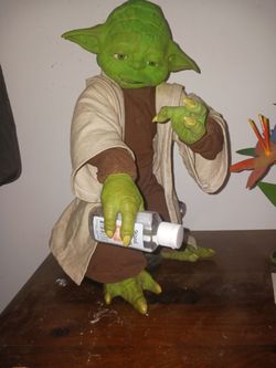 Vintage Star Wars Jedi Talking Yoda Figure