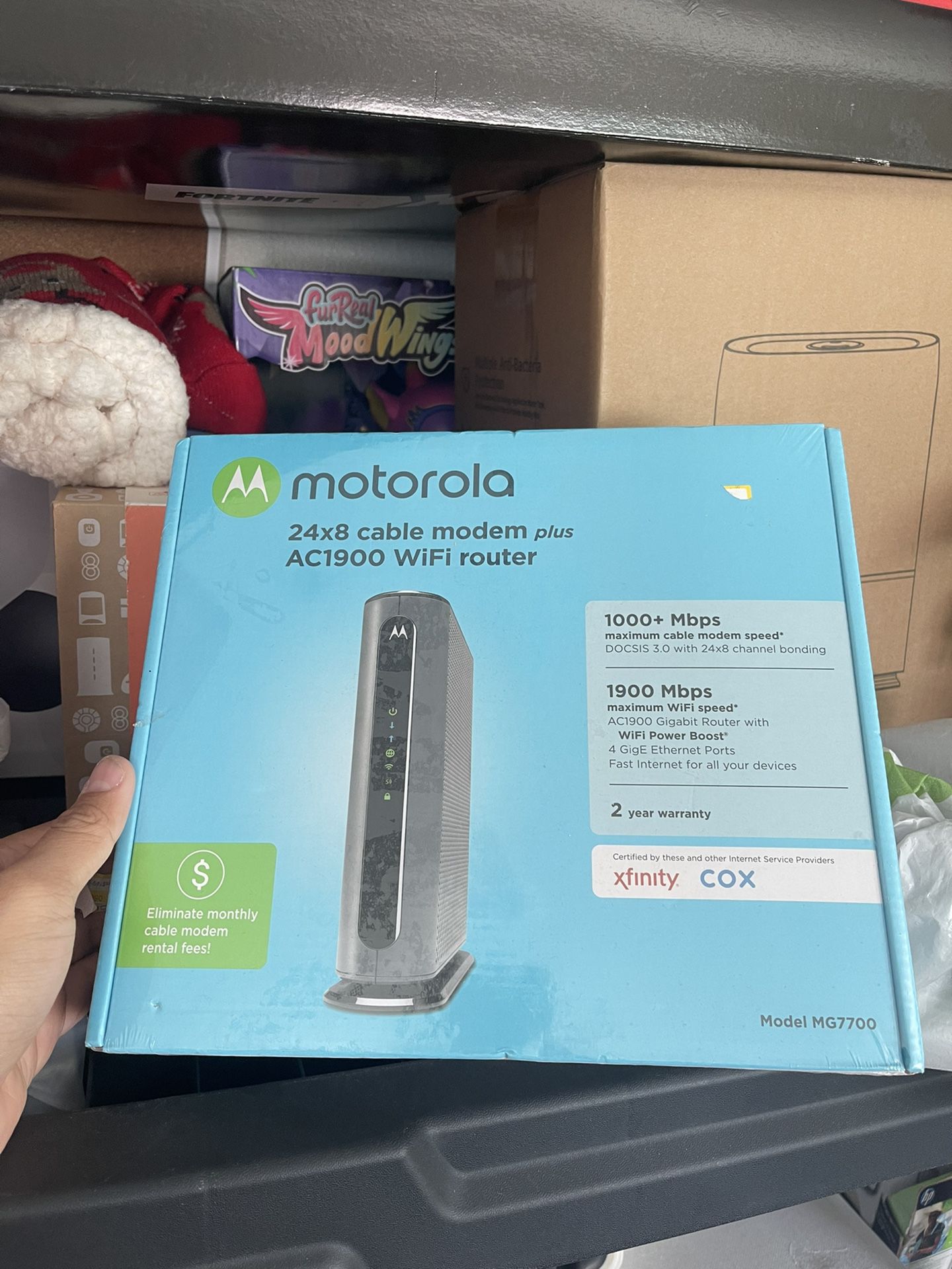Motorola MG7700 24x8 Cable Modem Plus AC1900 Dual Band Wi-Fi Gigabit Router
