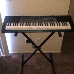 Casio CTK-2550 keyboard with stand and power adapter – great condition