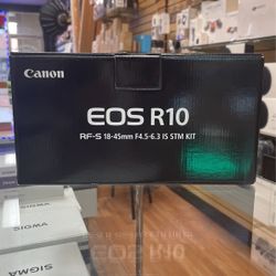 Canon EOS R10 With 18-45mm < Us Warranty > 
