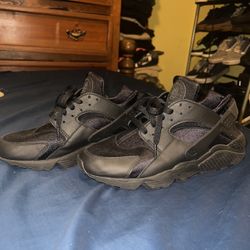 Men’s Nike Huaraches Size 8.5 $40