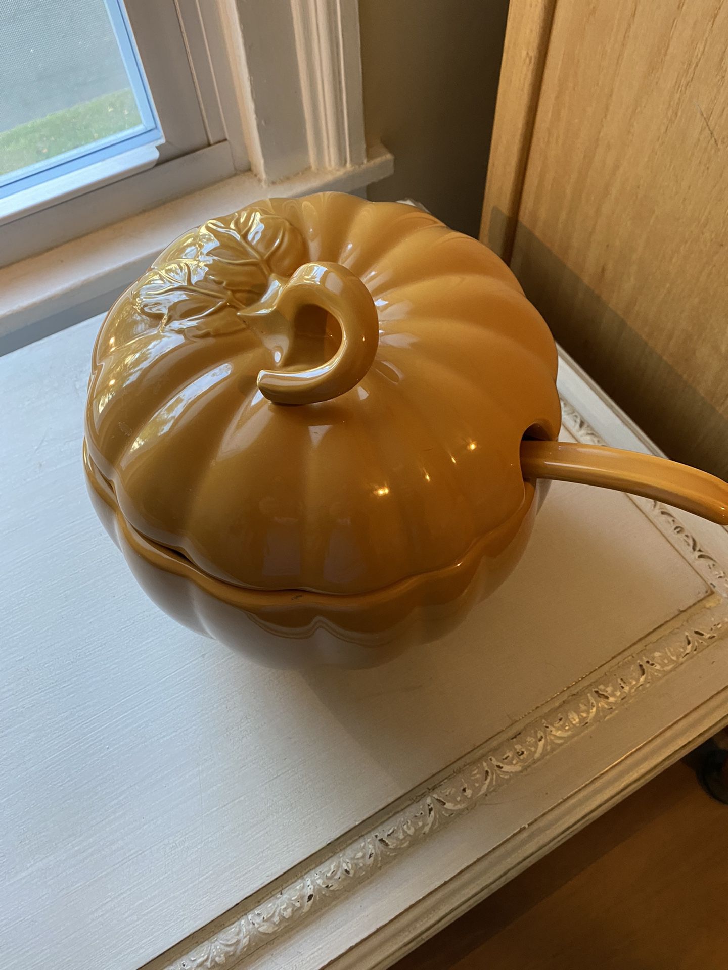 New Pfaltzgraff Pumpkin Punch Bowl With Ladle 