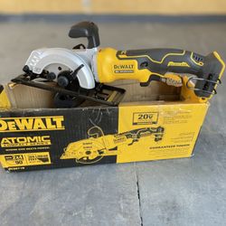 DEWALT ATOMIC 20V MAX Cordless Brushless 4-1/2 in. Circular Saw (Tool Only