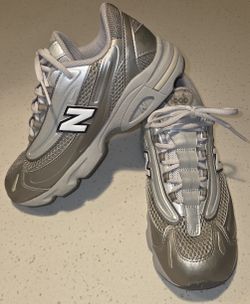 New Balance Boys Pointure Garçons Gray Running Shoes Size 8 Great Condition