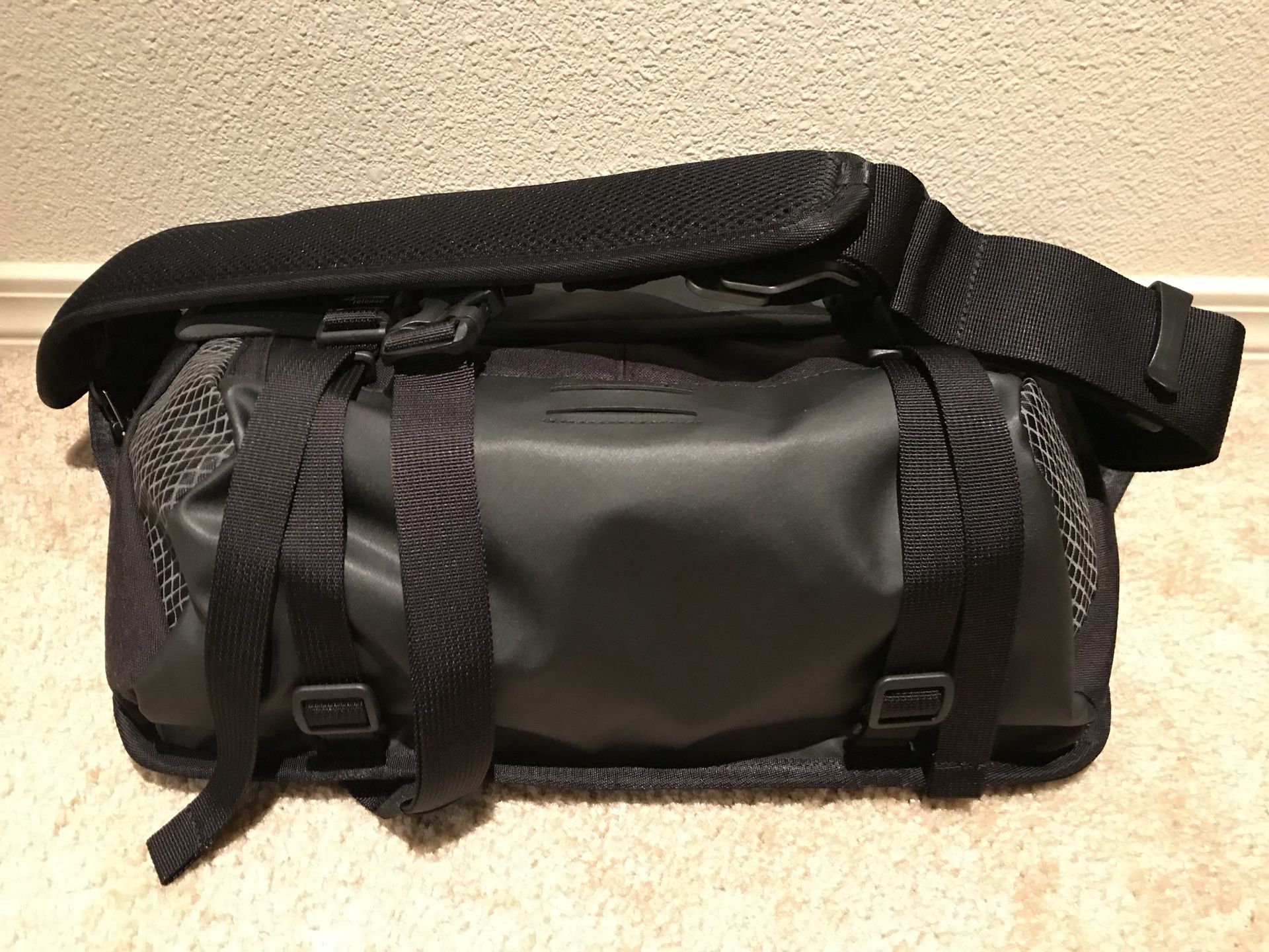 TIMBUK2 COMMAND MESSENGER BAG NWT for Sale in Las Vegas, NV - OfferUp