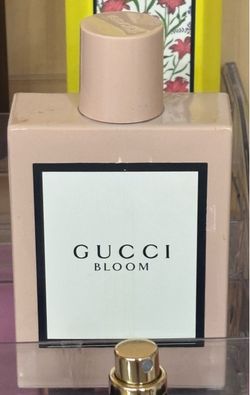 pale pink Gucci Bloom eau de parfum