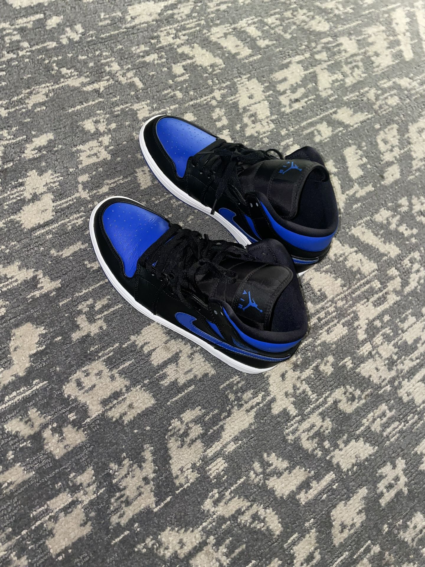 black royal blue jordan 1 mid