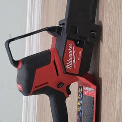 MILWAUKEE FUEL 18V LITHIUM-ION BRUSHLESS BATTERY 8" HATCHET PRUNING SAW ( TOOL ONLY)