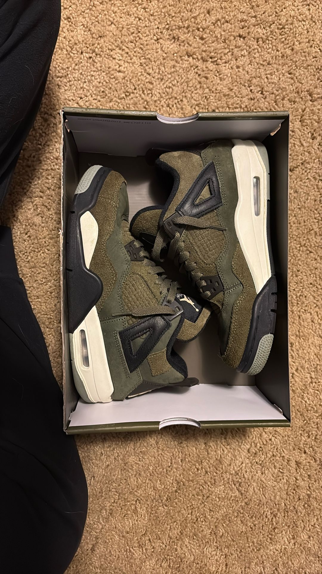 Air Jordan 4 Retro - Size 6