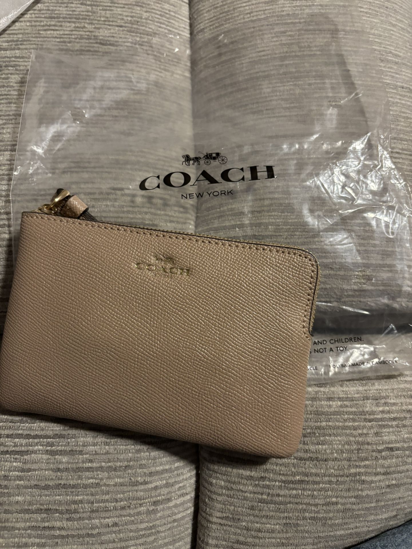 COACH WRISTLET. NEW