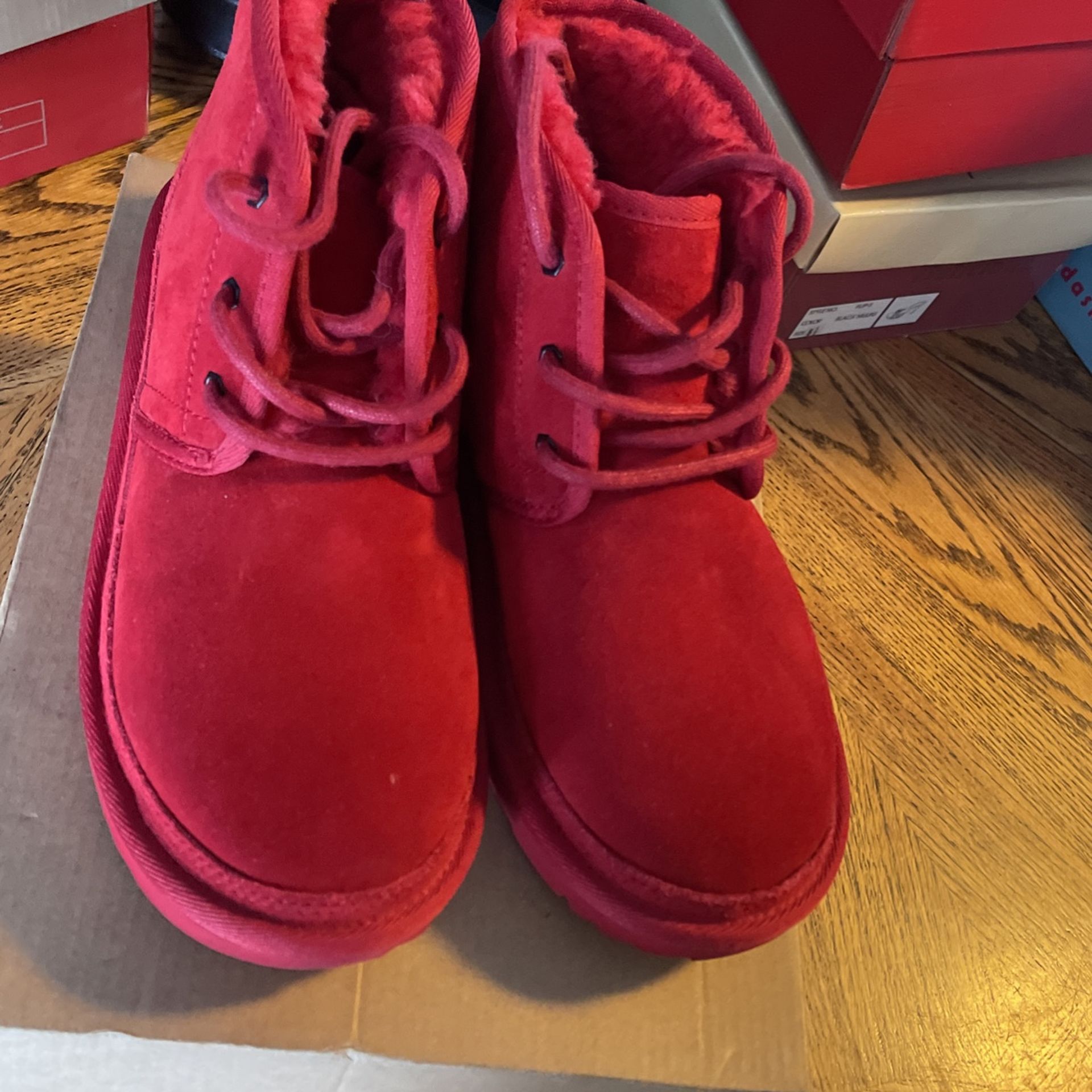 very nice uggs size 5