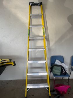 Louisville Ladder 8'  Step Ladder brand new