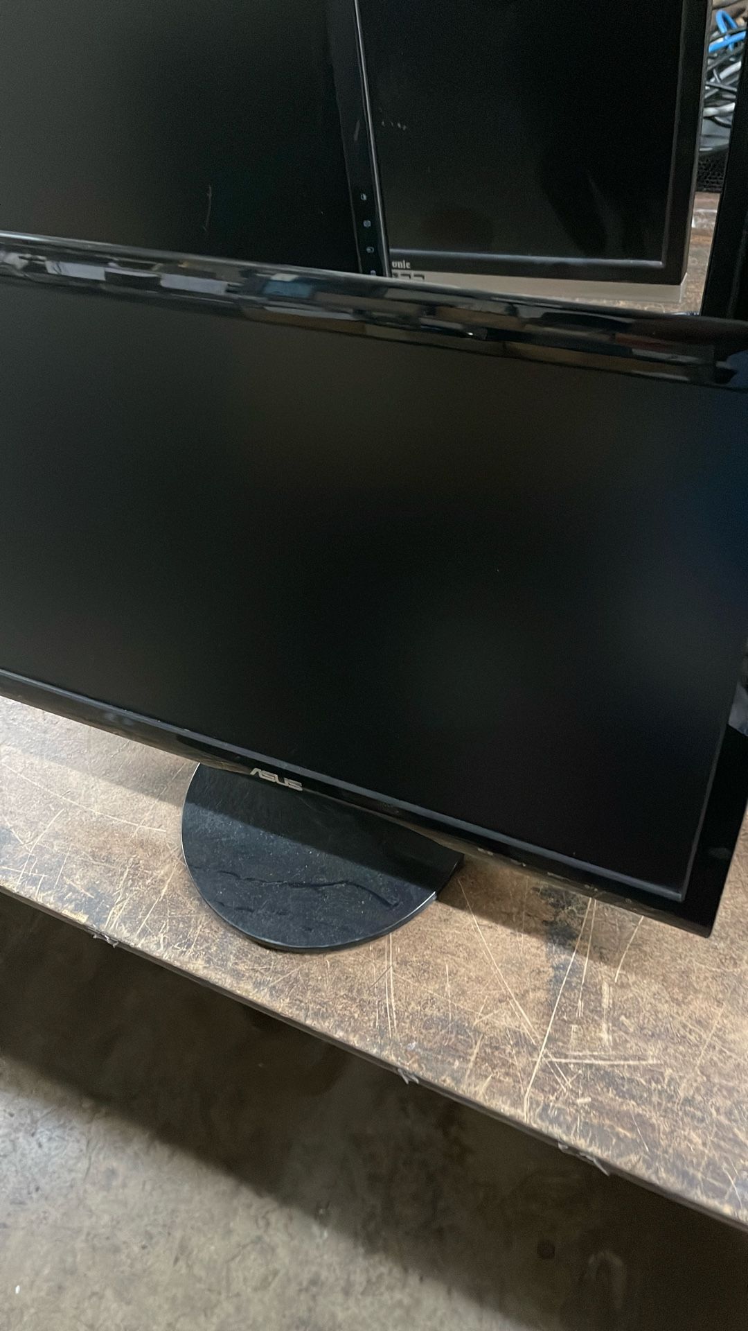 Asus 19” VGA Monitor