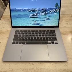 MacBook Air 15 Inch (M2) – 512GB SSD / 8GB RAM