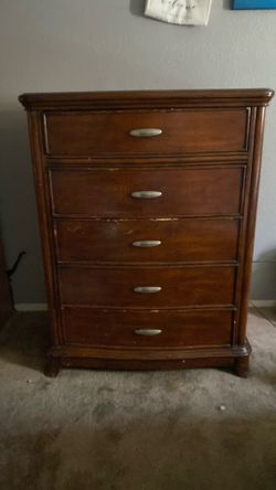 Dresser: Solid Wood