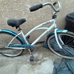 Classic Cruiser Monterey Bike 