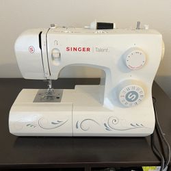 Singer Sewing Machine 
