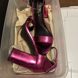 $25- New Madden Girl Pink Pumps