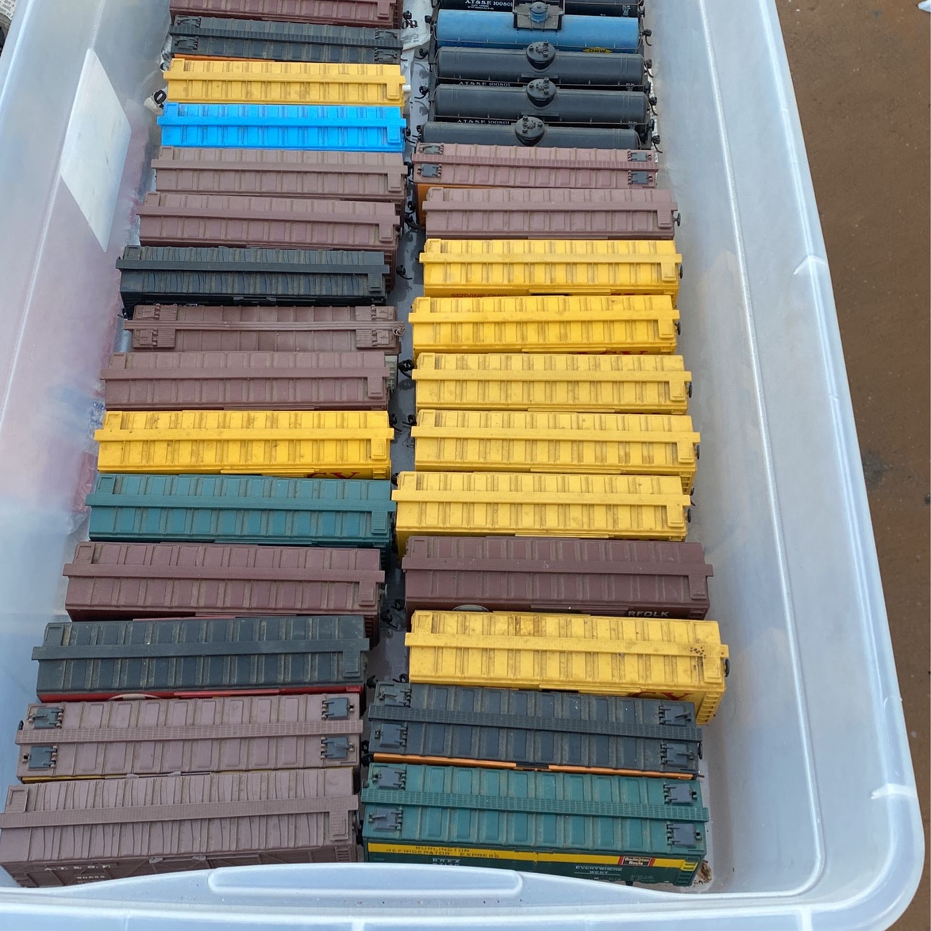 HO box Cars - Mostly Older Athearn Blue Box. No Boxes