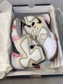 Nike LeBron 13 XIII Friday The 13th Blood Splatter Size 10.5 OG Box 807219-106