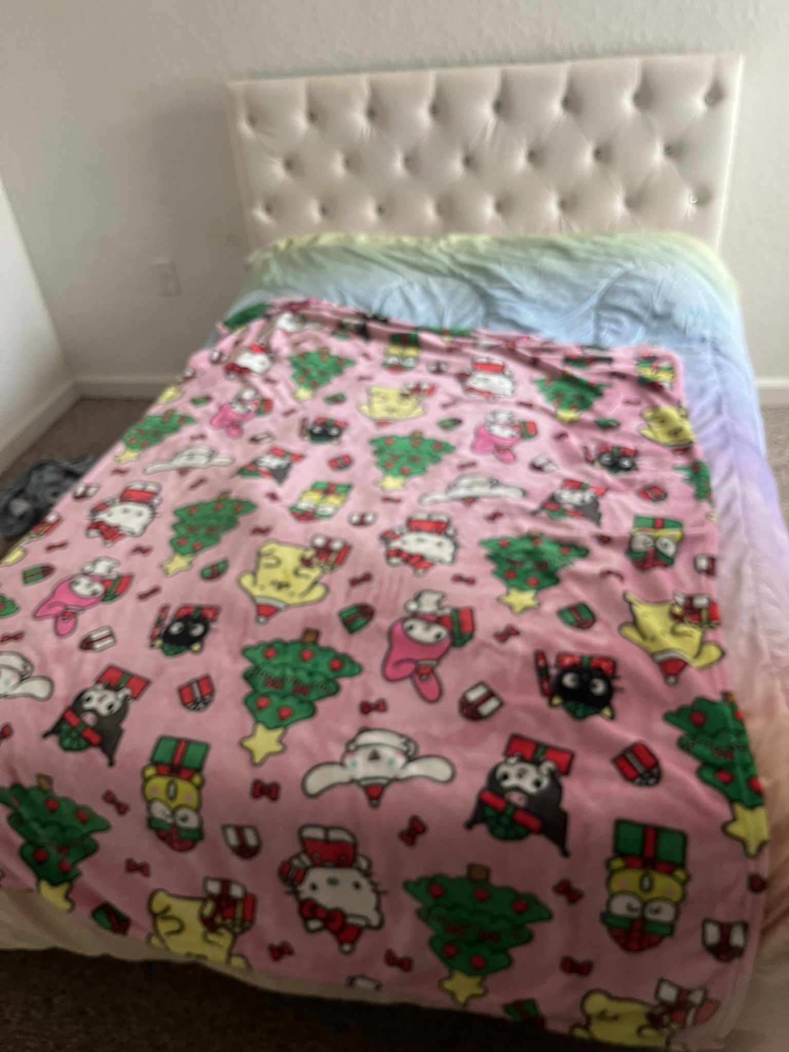White Full Size Bed Frame And Mattress
