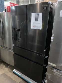 Brand new SAMSUNG 36in. Black stainless steel counter depth 4-doors refrigerator