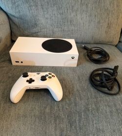 Xbox series S 1TB with console and controller