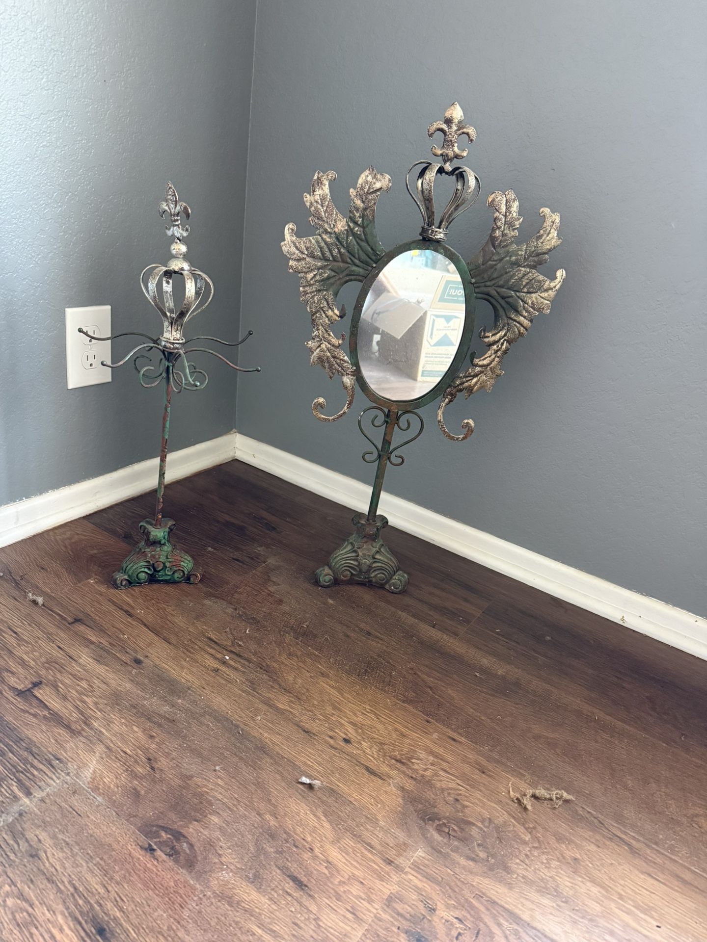 Mirror & Jewelry Hanger Set