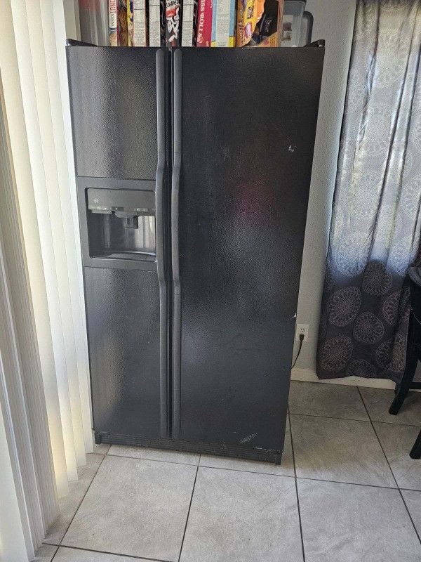 Refrigerator 