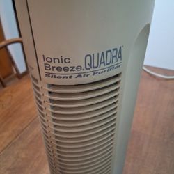 SHARPER IMAGE IONIC BREEZE MODEL S1697 BARELY USED
