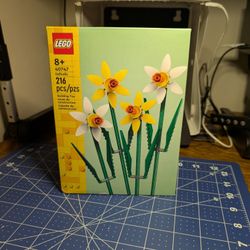 LEGO LEGO Flowers: Daffodils (40747) LEGO Creator Expert NEW IN BOX