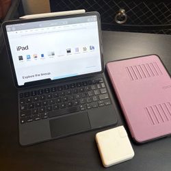 Apple iPad Pro 11 inch 4th gen M2 chip with 256gb storage and WiFi only. Perfect condition with Apple Magic Keyboard and Apple Pencil 2nd gen. Also co