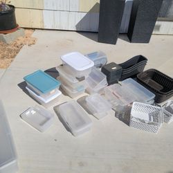 Plastic storage containers