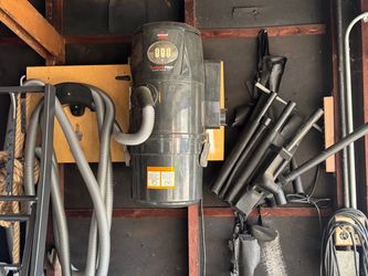 Bissell Garage Pro Wet/Dry Wall-Mount Vacuum
