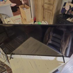Smart T.V.  TCL W/ ROKU